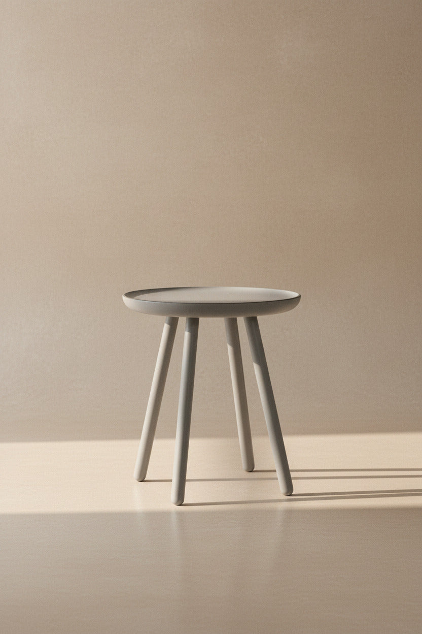 NAÏVE SIDE TABLE